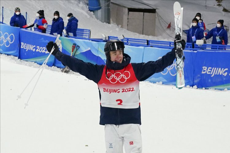Wallberg upsets 'The King' to win Olympic men's moguls title